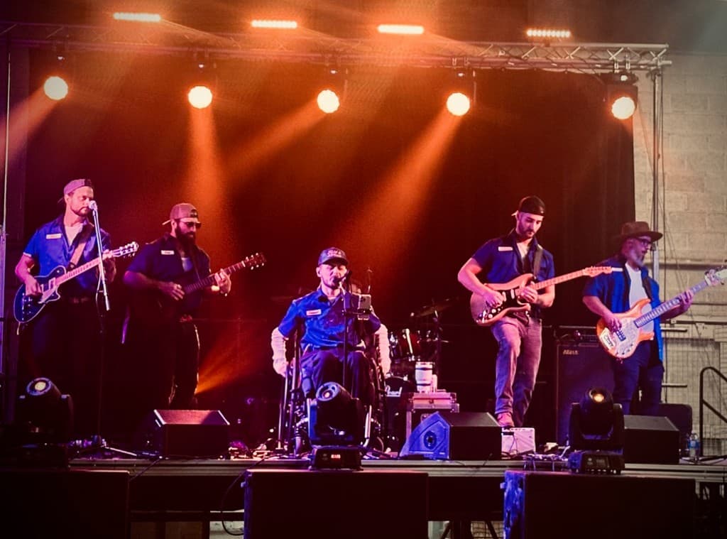 HIRTLE live on stage